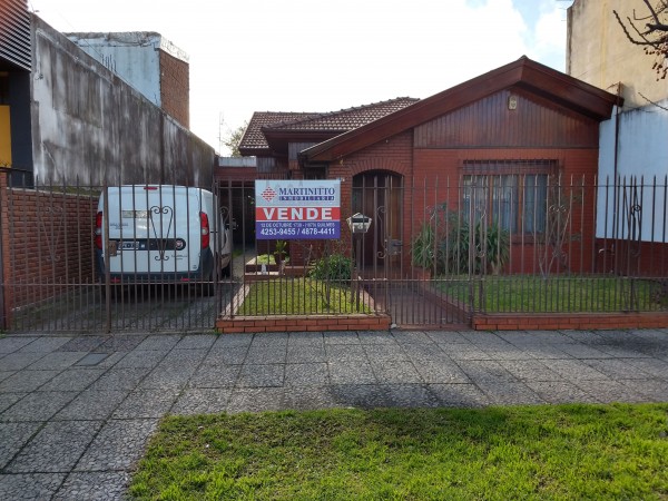 Amplio Chalet colonial en venta Quilmes Oeste 3 habitaciones