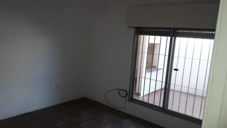 ALQUILER CASA PH 4 AMBIENTES CON PATIO GRANDE QUILMES