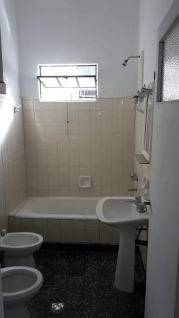ALQUILER CASA PH 4 AMBIENTES CON PATIO GRANDE QUILMES