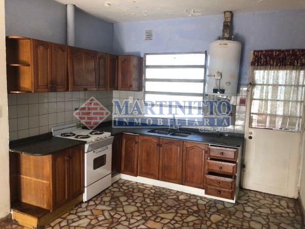 ALQUILER CASA 4 AMBIENTES CON PATIO AMPLIO EN PRIMER PISO QUILMES