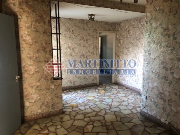ALQUILER CASA 4 AMBIENTES CON PATIO AMPLIO EN PRIMER PISO QUILMES